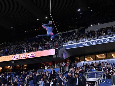 Wow! Ada Spiderman di Laga PSG Vs Ajaccio