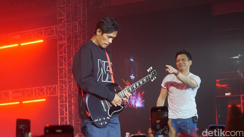 Konser The Great Journey of Noah di Surabaya memukau penonton, Sabtu (13/5/2023). Ariel, Lukman dan David tampil begitu energik.