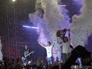 Sukacita Konser Noah di Surabaya, Penonton Ada yang Datang dari Malaysia Sukacita Konser Noah di Surabaya, Penonton Ada yang Datang dari Malaysia
