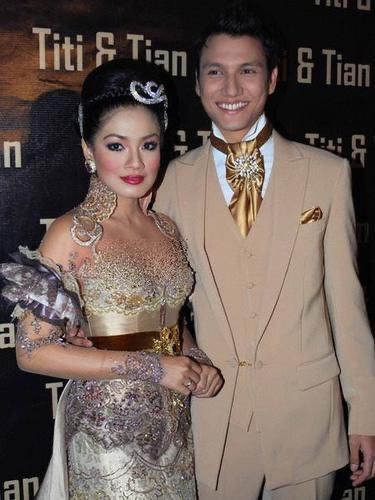 Titi Kamal dan Christian Sugiono