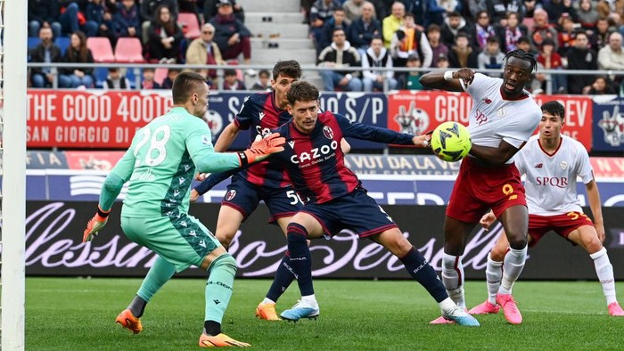 BOLOGNA, ITALY - MAY 14: AS Roma player Tammy Abraham in action during the Serie A match between Bologna FC and AS Roma at Stadio Renato DallAra on May 14, 2023 in Bologna, Italy. (Photo by Luciano Rossi/AS Roma via Getty Images)
