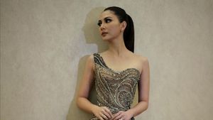 7 Gaya Seksi Jessica Mila di After Party Pernikahan, Pakai Gaun Mini Rumbai