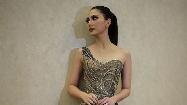 7 Gaya Seksi Jessica Mila di After Party Pernikahan, Pakai Gaun Mini Rumbai