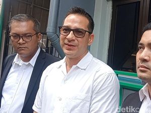Ari Wibowo Tambahkan Isu Orang Ketiga di Gugatan Perceraiannya Ari Wibowo Tambahkan Isu Orang Ketiga di Gugatan Perceraiannya