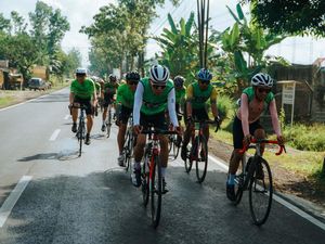 Atlet Sepeda Ini Jelajahi Rimba dan Punggungan Bukit Jawa Tengah Atlet Sepeda Ini Jelajahi Rimba dan Punggungan Bukit Jawa Tengah