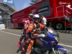 Usai Ribut Dorong-dorongan, Bagnaia-Vinales Kompak Boncengan Semotor