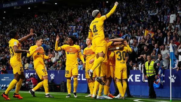 BARCELONA, SPAIN - MAY 14: Robert Lewandowski of FC Barcelona (hidden) celebrates with teammates after scoring the teams first goal during the LaLiga Santander match between RCD Espanyol and FC Barcelona at RCDE Stadium on May 14, 2023 in Barcelona, Spain. (Photo by Alex Caparros/Getty Images)