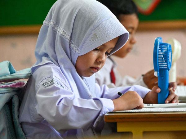 Cuaca Panas Melanda, Kipas Portabel Siaga
