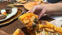 Santai Sore Ngemil Wood Fire Pizza hingga Double Fudge Chocolate