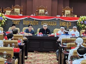 DPRD Jatim Minta Pemerintah Pertimbangkan Aspirasi Nakes Soal RUU Kesehatan DPRD Jatim Minta Pemerintah Pertimbangkan Aspirasi Nakes Soal RUU Kesehatan