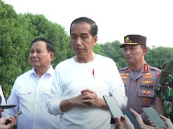 Ekspresi Jokowi Ditanya soal Hubungannya dengan Surya Paloh