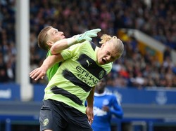 Cara Pickford Hentikan Haaland: Pukul Kepalanya