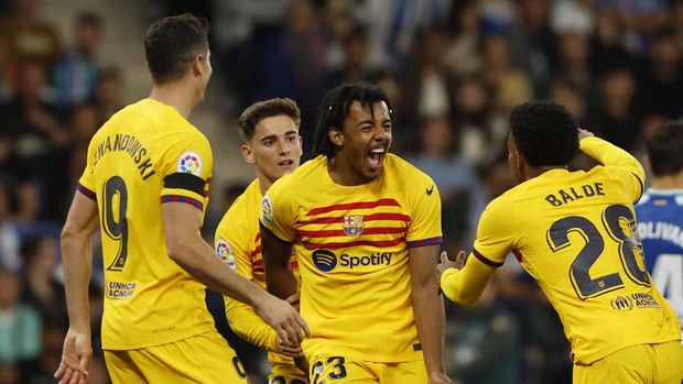 Soccer Football - LaLiga - Espanyol v Barcelona - RCDE Stadium, Cornella de Llobregat, Spain - May 14, 2023FC Barcelona players celebrate winning LaLiga REUTERS/Albert Gea