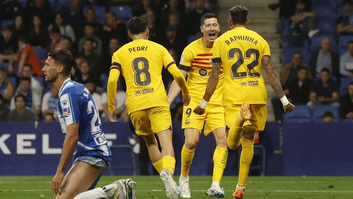 Soccer Football - LaLiga - Espanyol v Barcelona - RCDE Stadium, Cornella de Llobregat, Spain - May 14, 2023
FC Barcelona players celebrate winning LaLiga REUTERS/Albert Gea