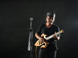 Keren! Dosen ITB Ini Ciptakan Gitar Istimewa Berbentuk Trisula