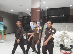 9 Jam Diperiksa Kejati, Jaksa Viral Peras Guru SD di Batu Bara Bungkam