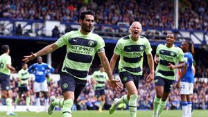 Kalahkan Everton, Man City Kian Dekati Gelar Juara