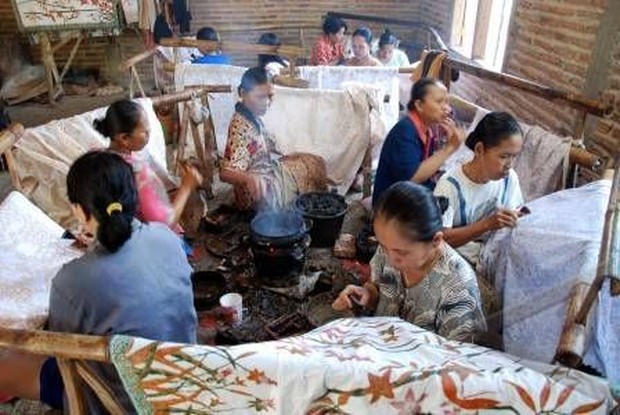 Kampung Batik Laweyan merupakan cikal bakal berdiri kota solo dan asal muasal sejarah perabadan di kota tersebut