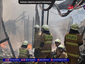 Kebakaran di Jakbar Hanguskan 4 Rumah, Diduga Dipicu Korsleting