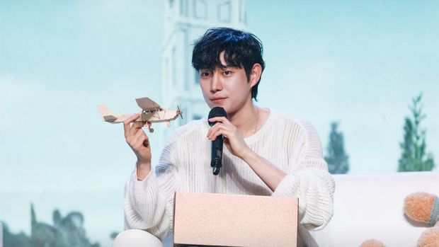 Kim Young-dae saat gelar fan meeting 2023 Asia Fan Meeting Tour FLYOUNGDAE in Jakarta, Sabtu (13/5).