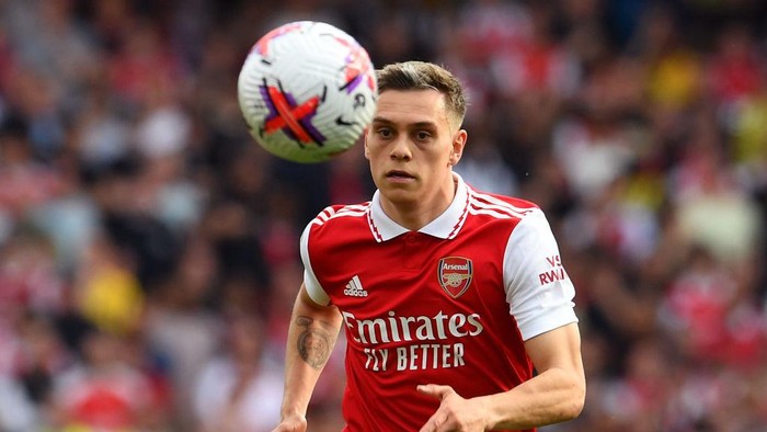 LONDON, ENGLAND - MAY 14: Leandro Trossard of Arsenal runs with the ball during the Premier League match between Arsenal FC and Brighton & Hove Albion at Emirates Stadium on May 14, 2023 in London, England. (Photo by David Price/Arsenal FC via Getty Images)