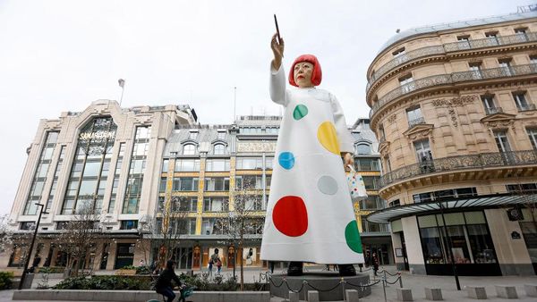 Lihat Lagi Penampakan Yayoi Kusama Raksasa di Paris