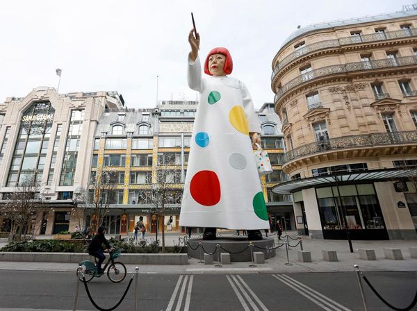 Lihat Lagi Penampakan Yayoi Kusama Raksasa di Paris