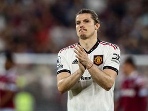 Sabitzer Cedera Lutut, Akhiri Musim Lebih Cepat