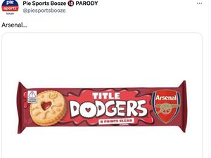 Meme Arsenal (Hampir) Pasti Gagal Juara Liga Inggris