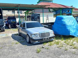 Begini Kondisi Mercy Disopiri ABG Penabrak Lari 3 Mobil di Gilingan Solo