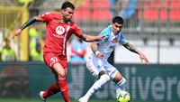 Napoli yang sudah juara jelas di urutan teratas dengan 83 poin. Sementara Monza di urutan ke-9 usai meraih 49 angka. REUTERS/Daniele Mascolo  