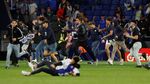 Pemain Barcelona Rayakan Kemenangan, Suporter Espanyol Berang