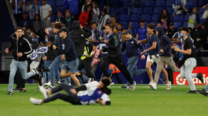 Soccer Football - LaLiga - Espanyol v Barcelona - RCDE Stadium, Cornella de Llobregat, Spain - May 14, 2023
Espanyol fans invade the pitch and pick up a bench after the match REUTERS/Albert Gea