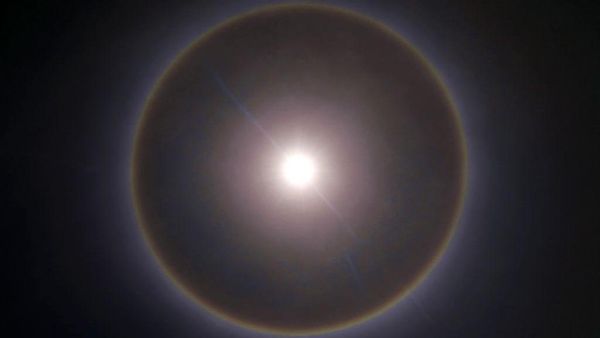 Penampakan Fenomena Halo Matahari di Langit China