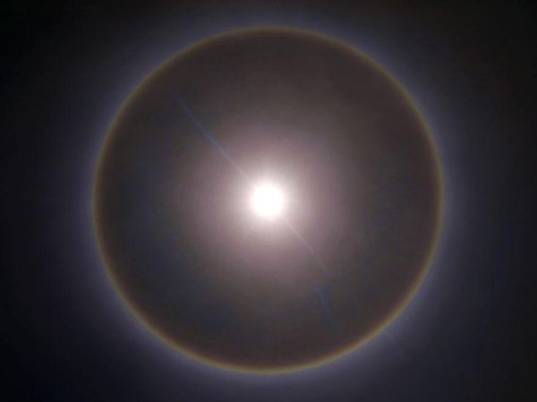 Penampakan Fenomena Halo Matahari di Langit China