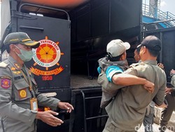 Pengemis Disabilitas di Simpang 3 Ahmad Yani Kota Malang Diciduk Satpol PP