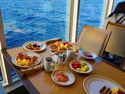 Pakai Baju Tidur Saat Sarapan, Penumpang Kapal Mewah Dikritik