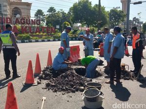 Pelan-pelan Lur, Ada Perbaikan Pipa di Simpang Tiga Al Aqsha Klaten