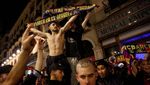 Tumpah Ruah Pesta Juara Pendukung Barcelona