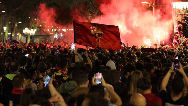Tumpah Ruah Pesta Juara Pendukung Barcelona