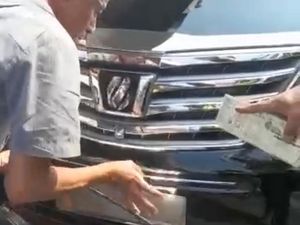 Pengemudi Vellfire-Pajero Pakai Nopol Palsu di Jaksel Ditilang Manual! Pengemudi Vellfire-Pajero Pakai Nopol Palsu di Jaksel Ditilang Manual!