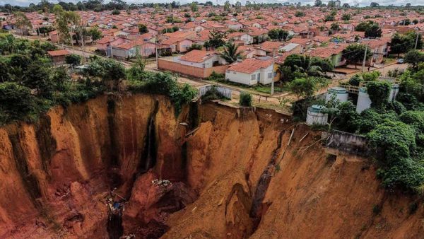 Potret Ngerinya Tanah Terbelah di Brasil