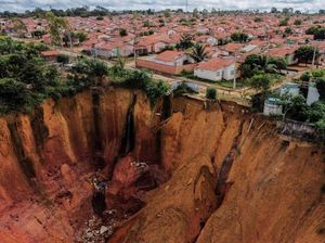 Potret Ngerinya Tanah Terbelah di Brasil Potret Ngerinya Tanah Terbelah di Brasil