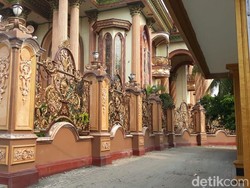 Profil Haji Agus Sultan Bojong Koneng yang Berangkatkan Umrah 2 RT