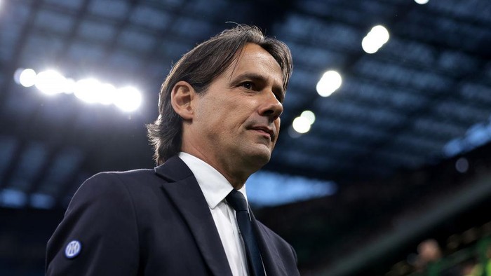MILAN, ITALY - MAY 13: Simone Inzaghi Head coach of FC Internazionale prior to kick off in the Serie A match between FC Internazionale and US Sassuolo at Stadio Giuseppe Meazza on May 13, 2023 in Milan, Italy. (Photo by Jonathan Moscrop/Getty Images)