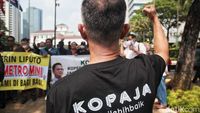 Tolak Pengurangan Jumlah Armada, Pemilik Kopaja Demo Balai Kota