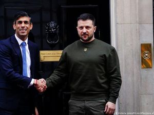 Zelensky Lakukan Kunjungan Kejutan Keliling Eropa hingga Inggris