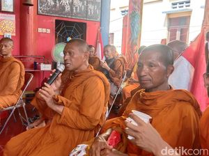 Kisah Pahit-Manis Saat 32 Biksu Berjalan dari Thailand ke Indonesia