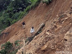 Longsor di Polman Putus Akses Jalan Desa Kunyi, 2 Ribu Jiwa Terisolir