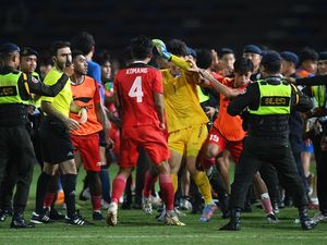 Thailand Hukum Kiper yang Tonjok Komang Teguh Thailand Hukum Kiper yang Tonjok Komang Teguh